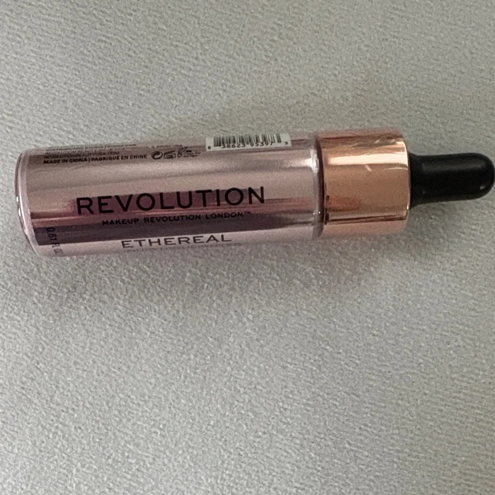 Revolution Liquid Highlighter NWT - Picture 2 of 9